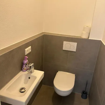 Mit Parkplatz Und 3 Schlafzimmer Fuer 9 Personen 아파트 *
