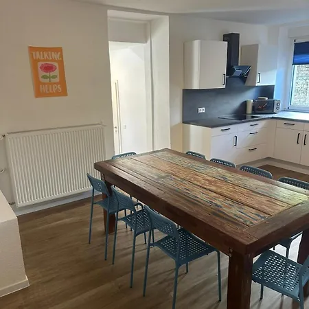 Mit Parkplatz Und 3 Schlafzimmer Fuer 9 Personen *