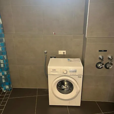 Mit Parkplatz Und 3 Schlafzimmer Fuer 9 Personen *