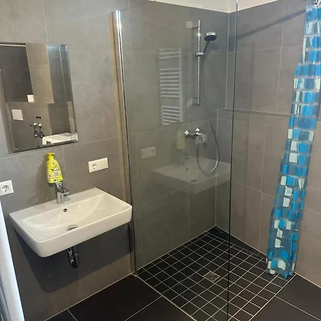 Apartamento Mit Parkplatz Und 3 Schlafzimmer Fuer 9 Personen